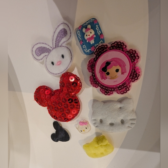 Felt, ribbon, embroidered and Resin applique assorted lot for crafts & projects - Picture 5 of 12